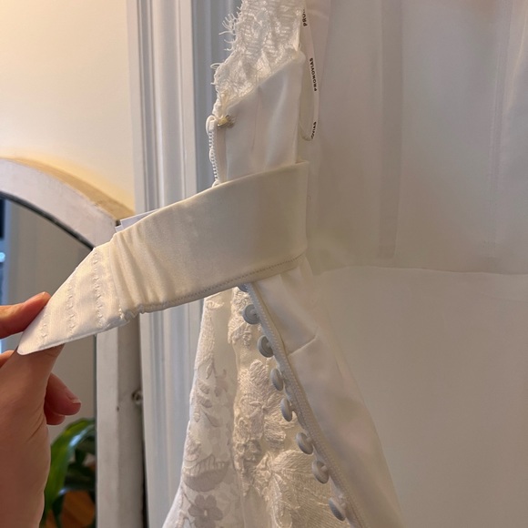 Brand new wedding gown by Pronovias! - Picture 6 of 12